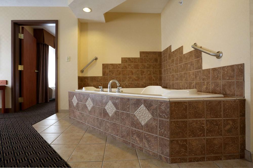 Hampton Inn Waterloo Cedar Valley photo 19