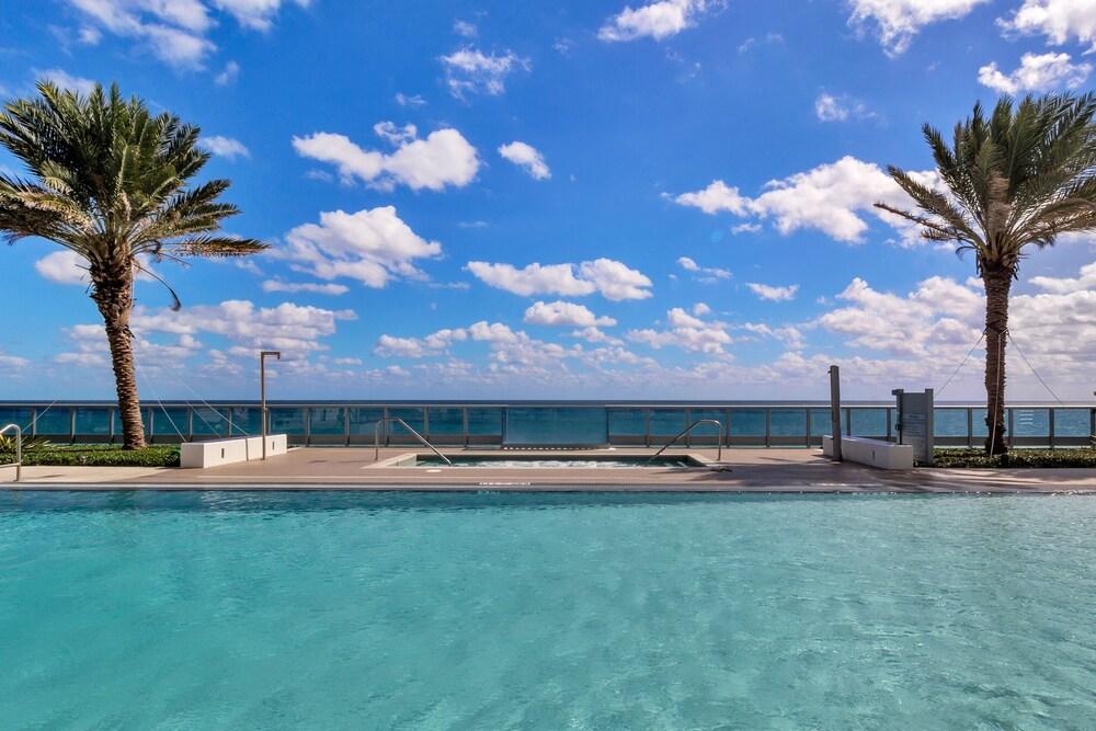 Dharma Home Suites Miami at Monte Carlo photo 97