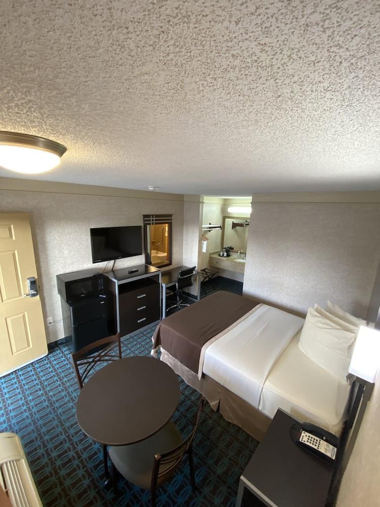 Deluxe Inn Fayetteville - I-95 Exit 49 photo 32