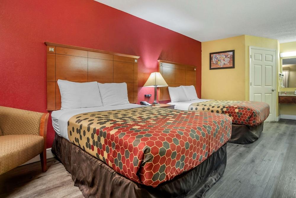 Econo Lodge Tupelo Barnes Crossing photo 8