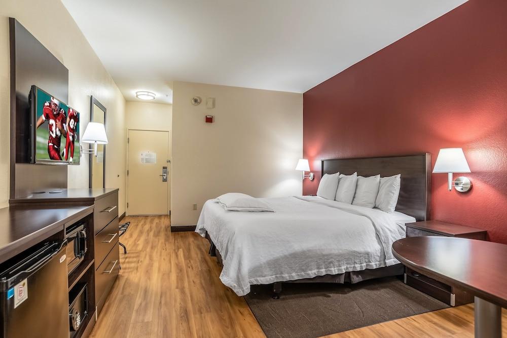 Red Roof Inn PLUS+ Austin South photo 19