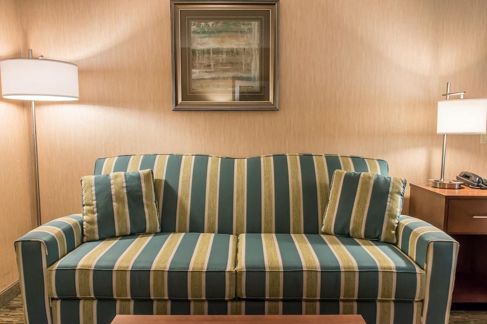 Quality Inn Bedford photo 24