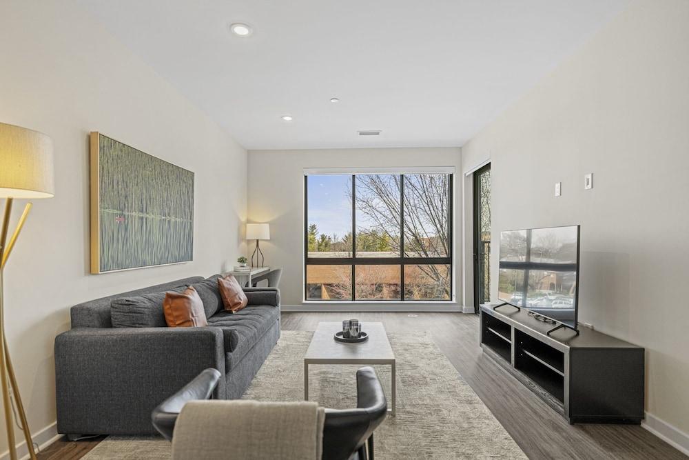 Placemakr Cathedral Heights photo 97