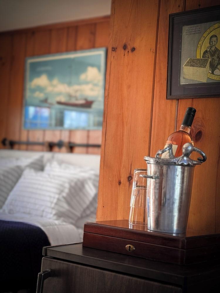 Cape Cod Motor Inn photo 11