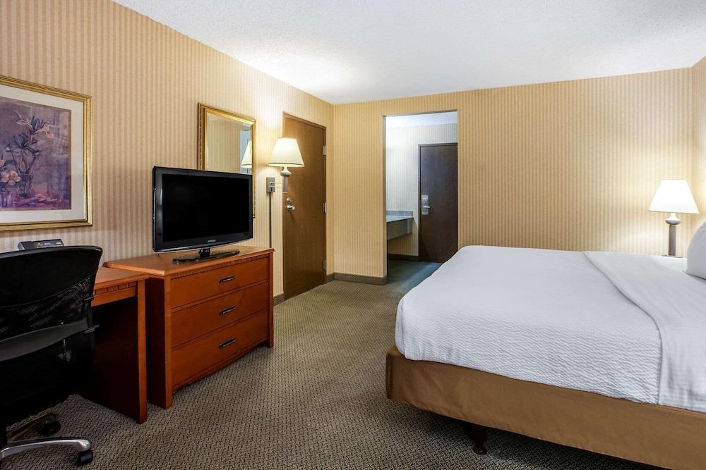La Quinta Inn by Wyndham Detroit Southgate photo 26