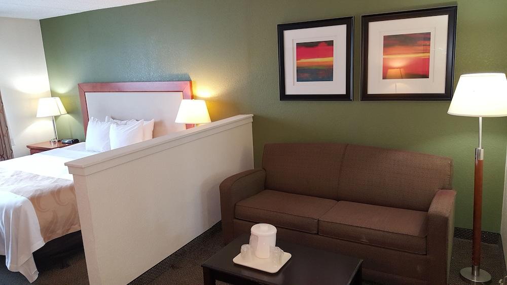 Quality Inn & Suites Conference Center photo 7