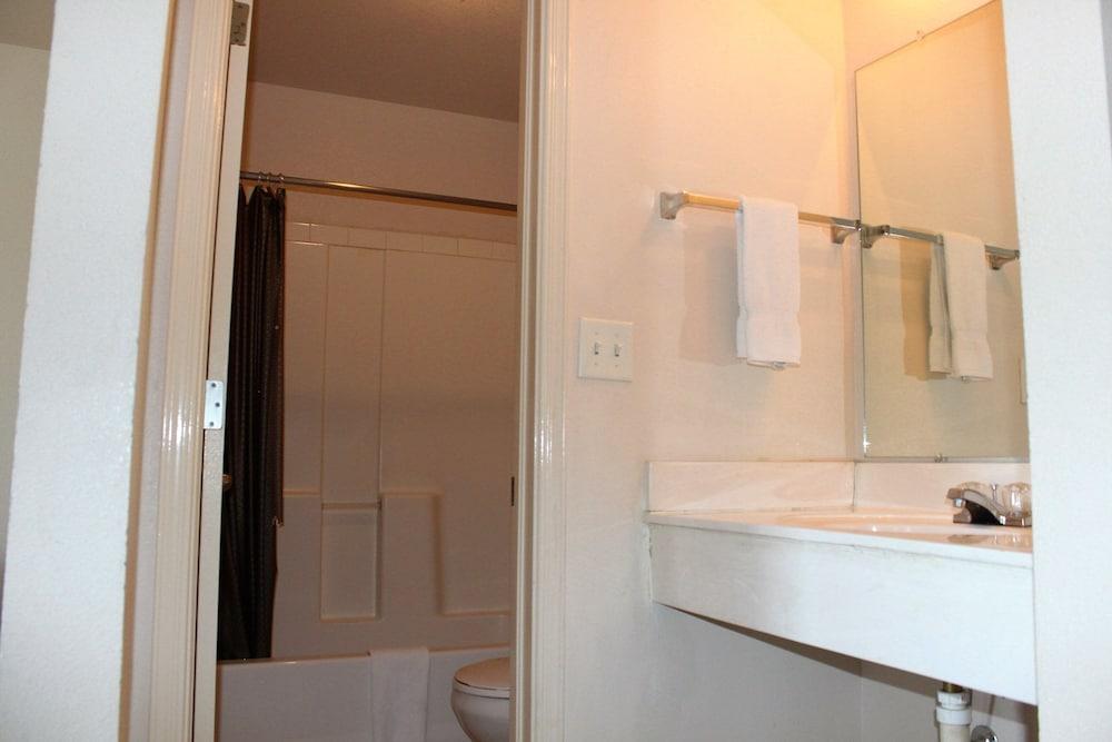 Adobe Inn Motel photo 29