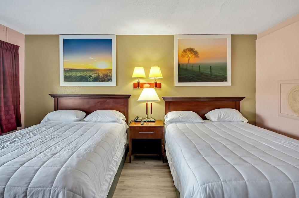 Travelers Inn photo 21