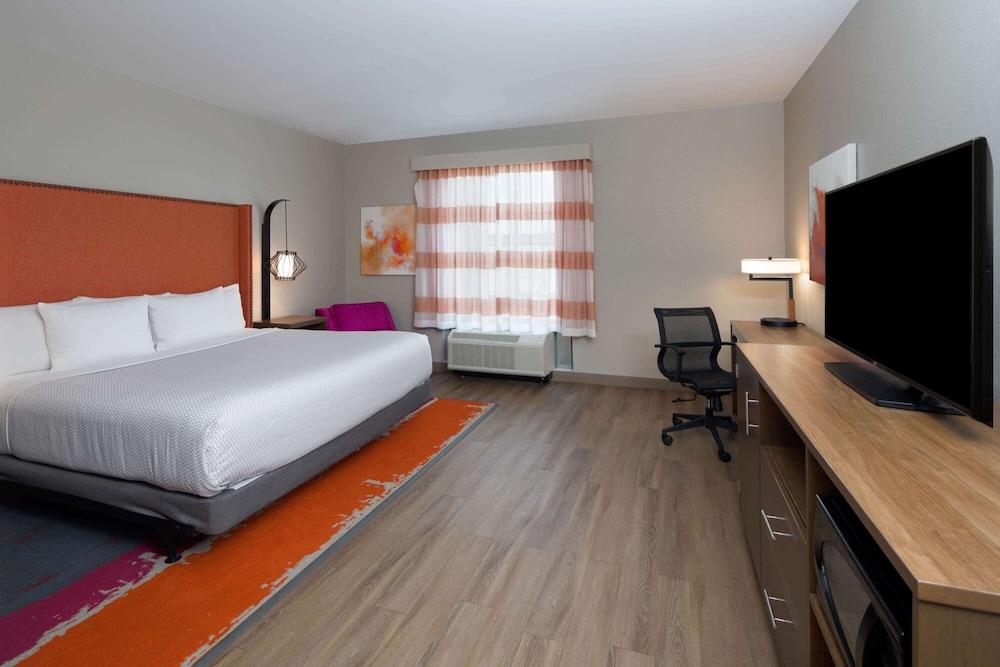 La Quinta Inn & Suites by Wyndham Perry photo 4