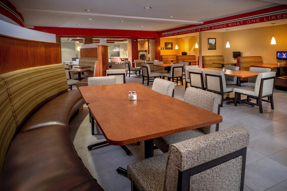 Holiday Inn Hotel & Suites Beckley by IHG photo 24