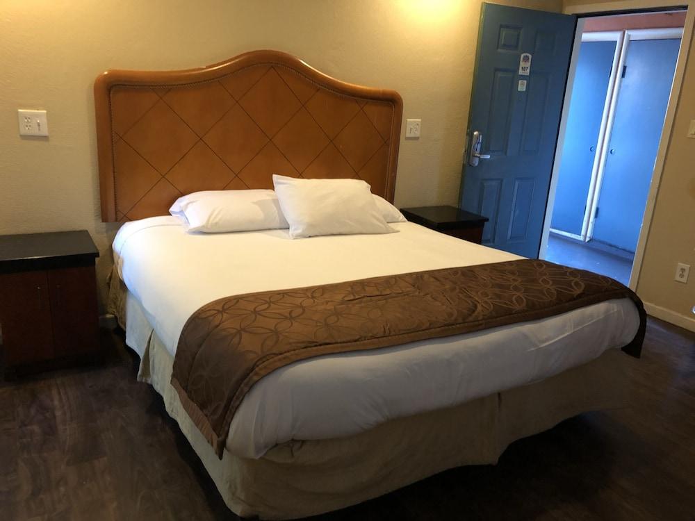 Capri Motel photo 6