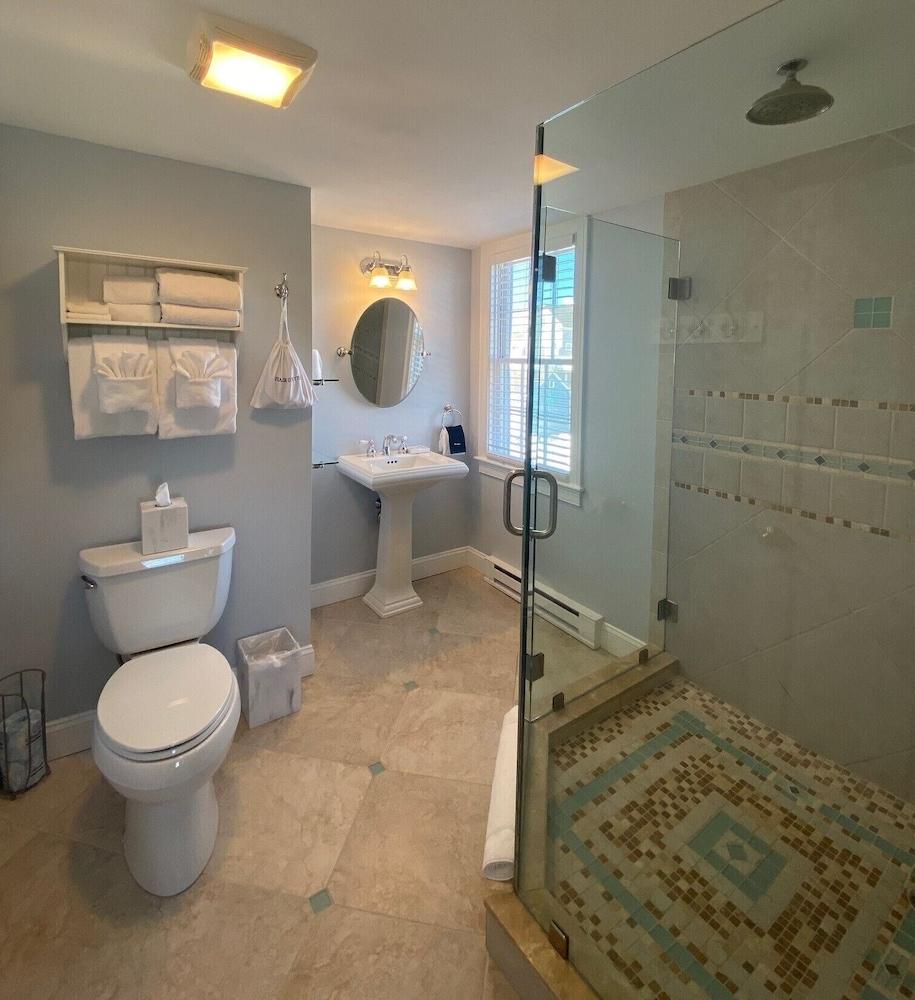 Beach Breeze Inn photo 67