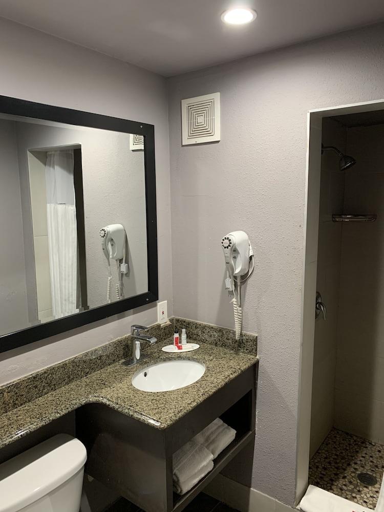 Skyways Hotel photo 5