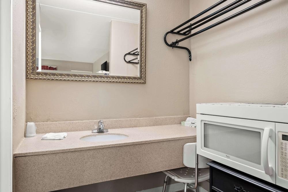 Americas Best Value Inn Danville photo 2