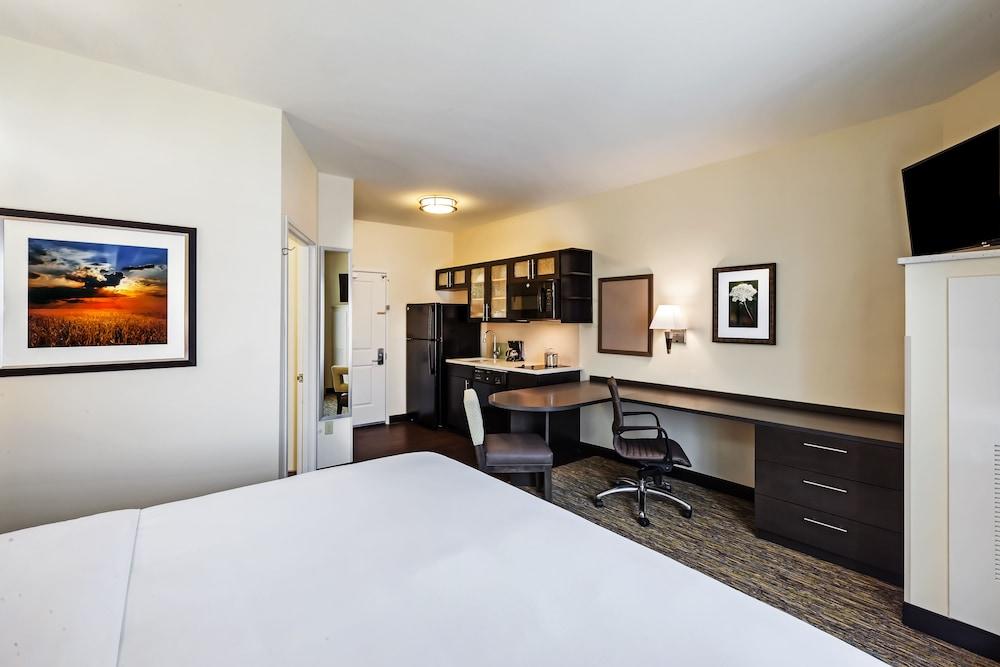 Candlewood Suites Lenexa - Overland Park Area by IHG photo 8