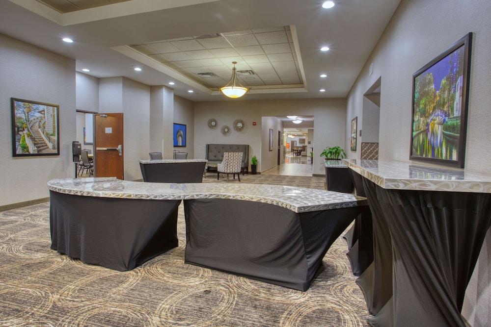 Drury Inn & Suites Near La Cantera Parkway photo 86