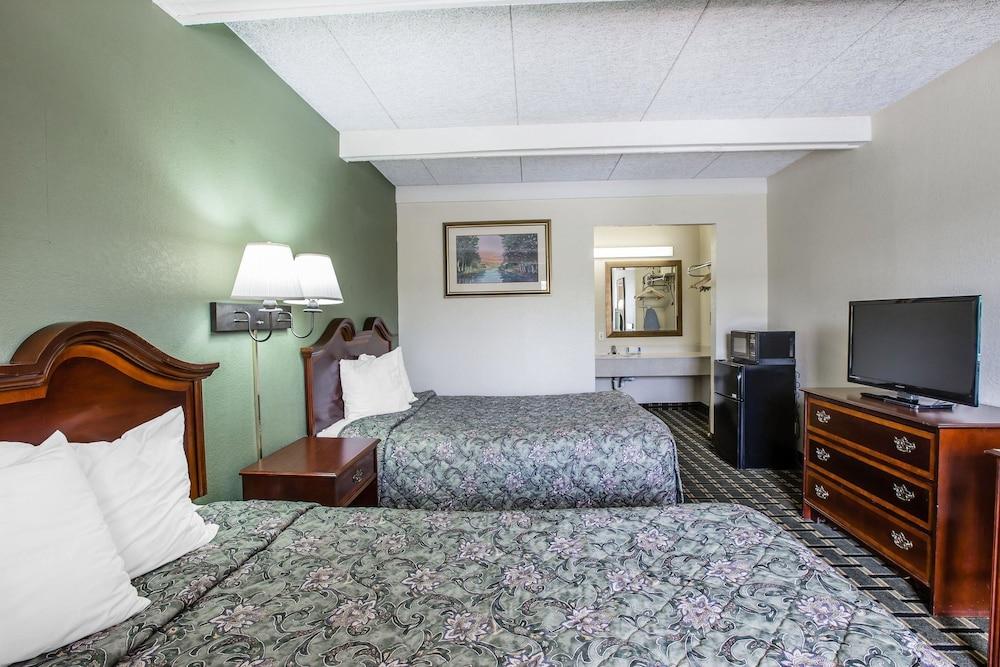 Rodeway Inn Laurens photo 10