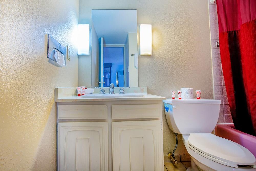 Americas Best Value Inn Moline photo 10
