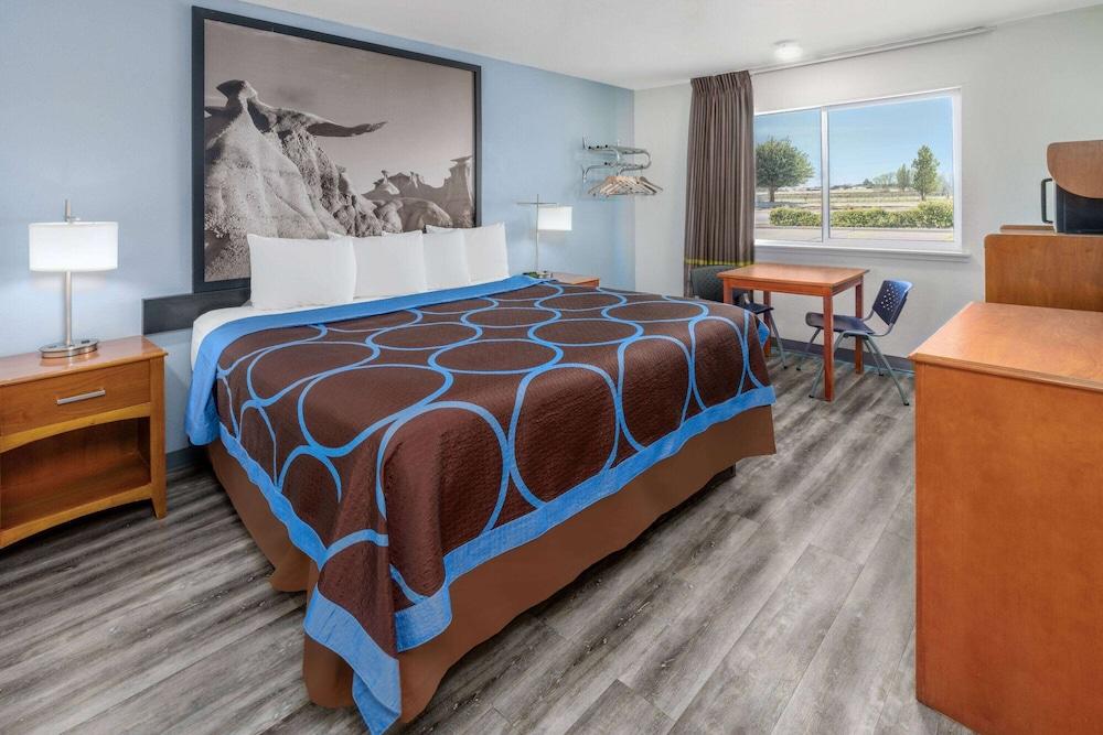 Super 8 by Wyndham Clayton photo 11