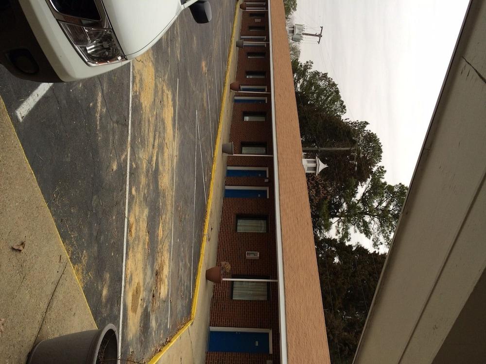 Budget Inn photo 18