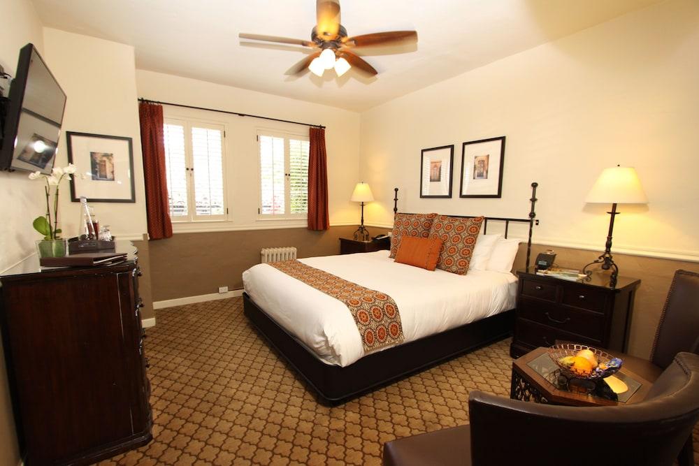 Cypress Inn photo 17