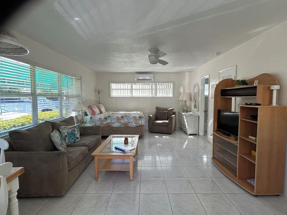 Bahama Beach Club Pompano photo 57