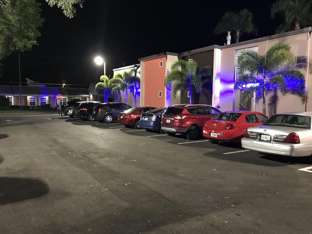 Tropical Inn & Suites photo 37