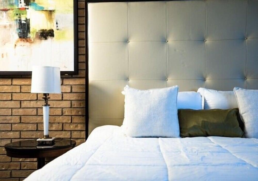 The Landmark Hotel photo 2