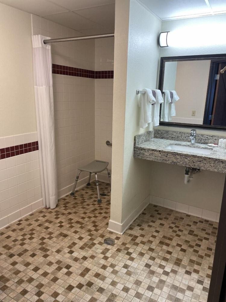 AmericInn by Wyndham Minocqua photo 9