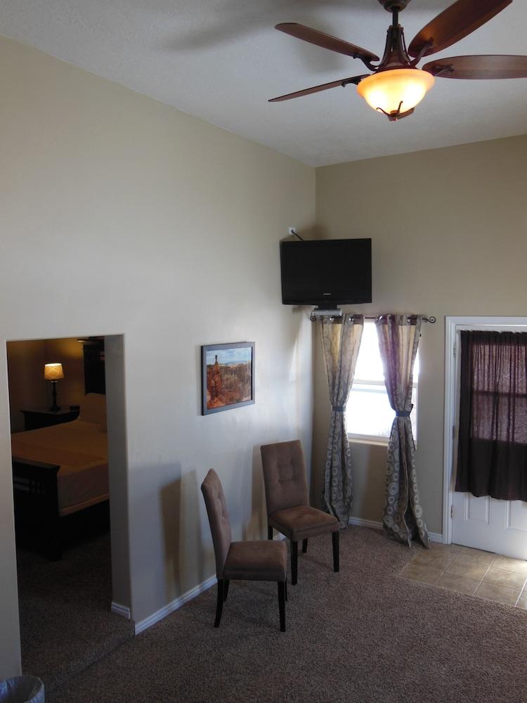 Mountain Ridge Cabins and Lodging photo 27