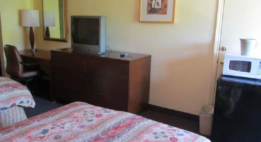 Best Classic Inn & Suites photo 3