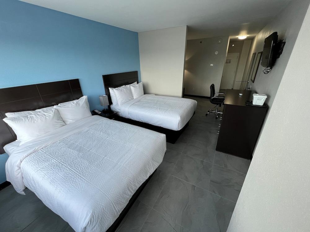 Travelodge by Wyndham Ozone Park photo 11