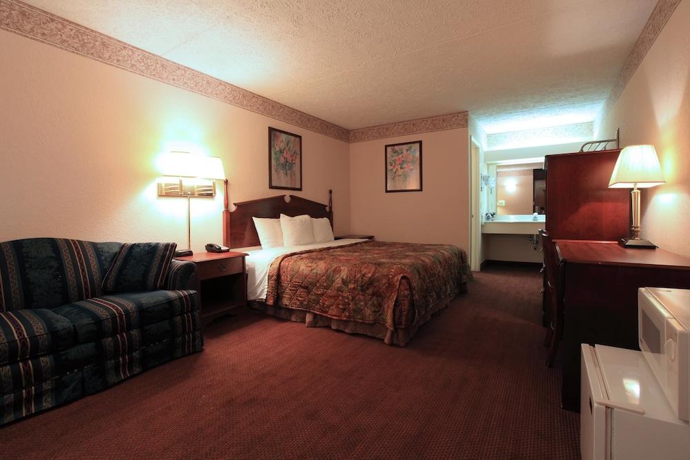 Americas Best Value Inn North Capital photo 8