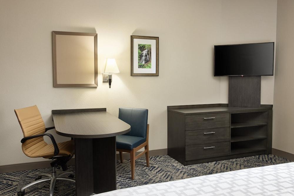 Candlewood Suites I-26 at Northwoods Mall by IHG photo 13