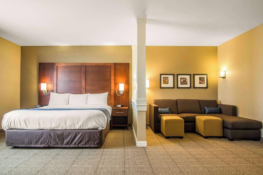Comfort Suites Dodge City photo 21