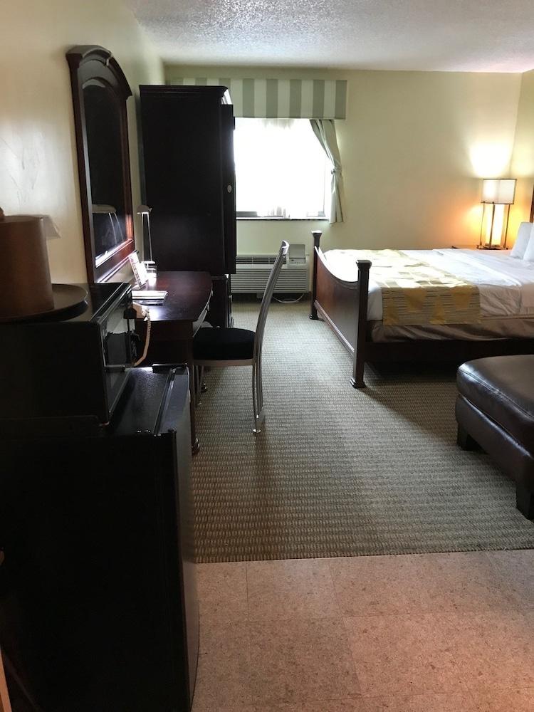 Marvin's Garden Inn photo 13