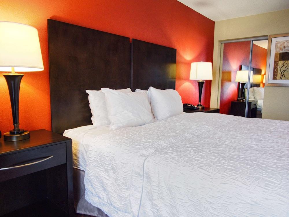 Hampton Inn & Suites Elk City photo 8