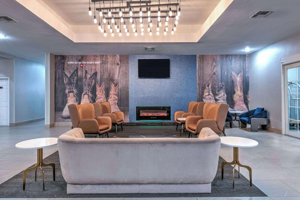 La Quinta Inn & Suites by Wyndham Decatur photo 3