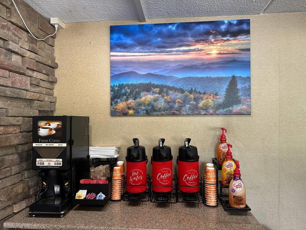 Econo Lodge Hickory photo 9