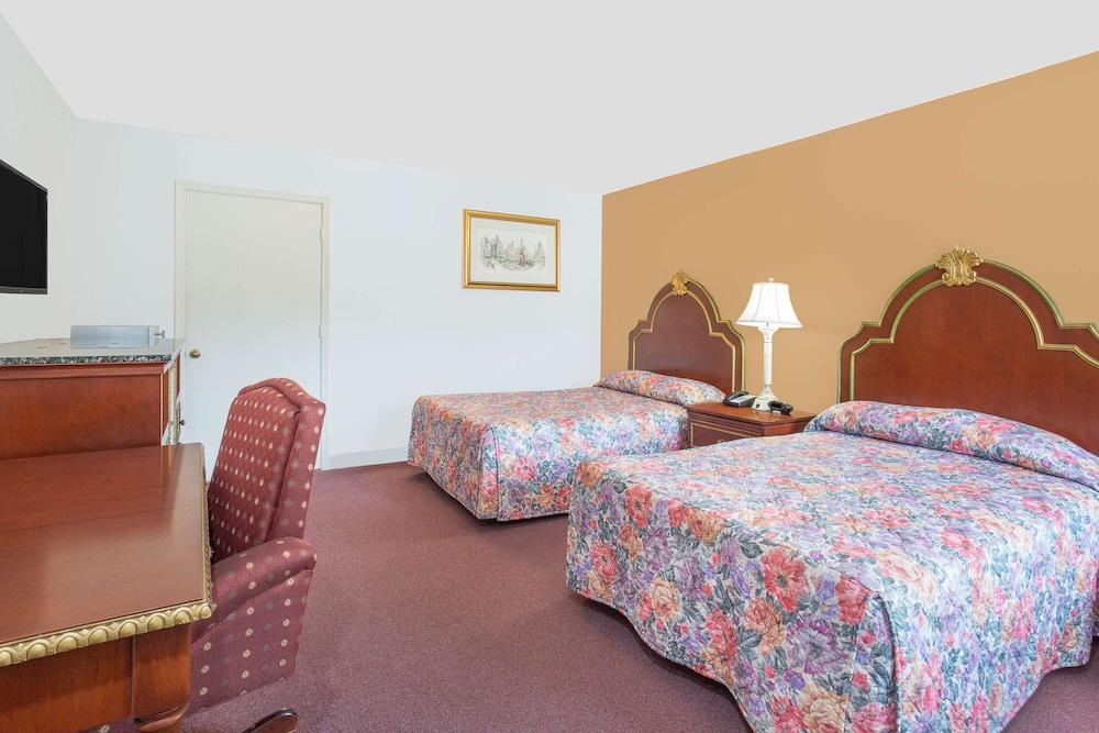 Knights Inn Emporia photo 17