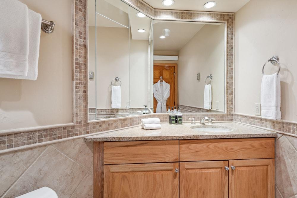 The Vail Spa Condominiums photo 56