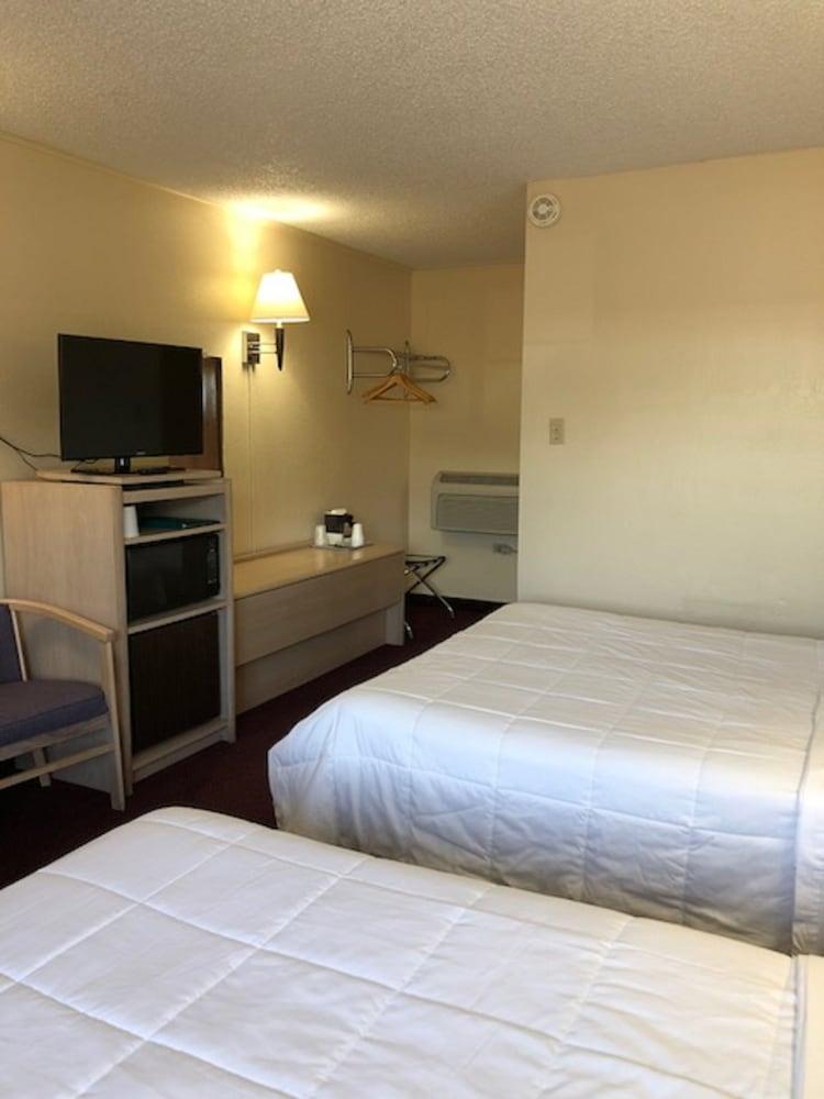Pine Needles Inn photo 14