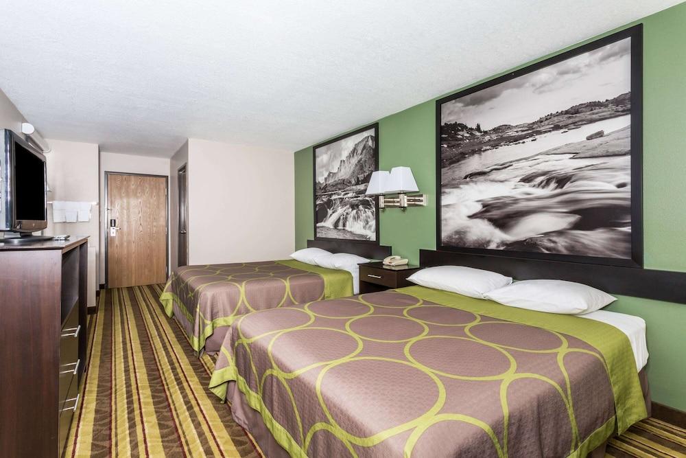 Super 8 by Wyndham Rock Springs photo 21