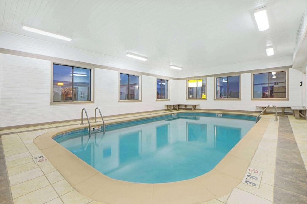 Super 8 by Wyndham Fairfield photo 14