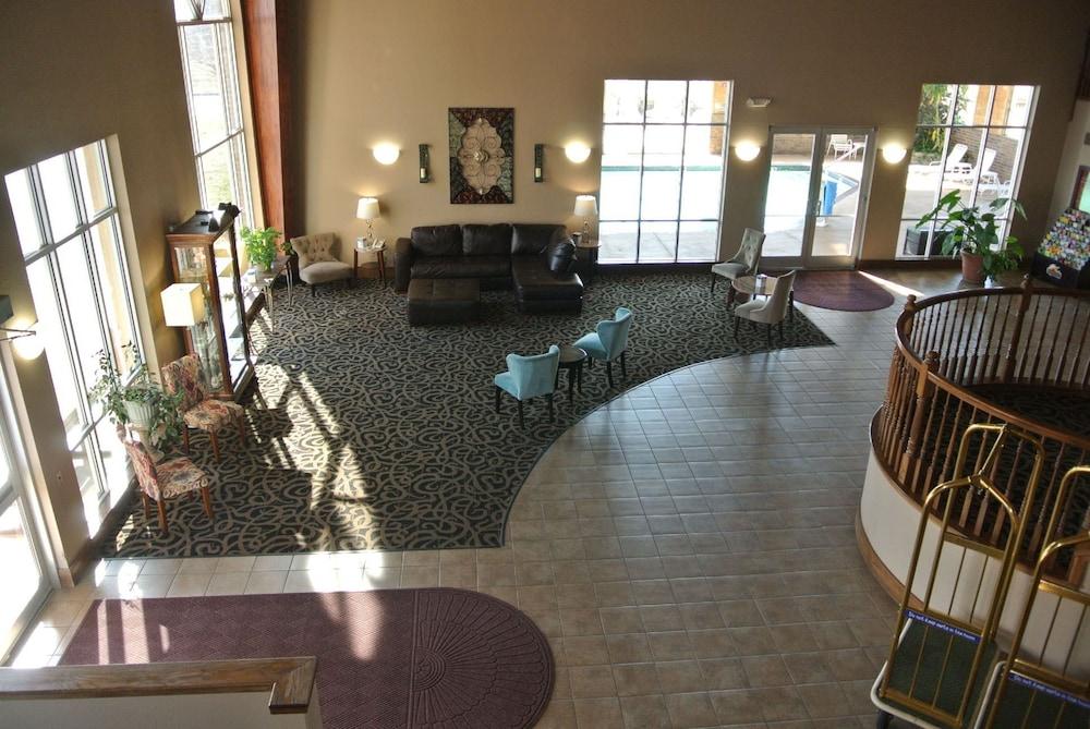 Quality Inn & Suites Carthage near Precious Moments Chapel photo 6