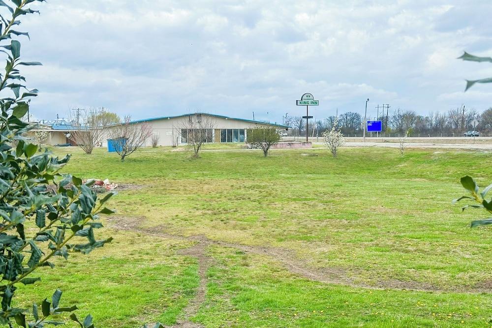Shamrock Kings Inn By Oyo Marked Tree I-555 photo 9