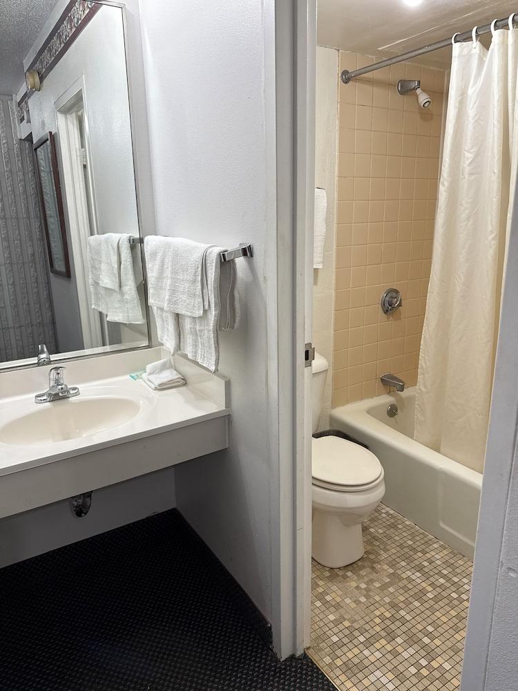 Smartwood Inn photo 18