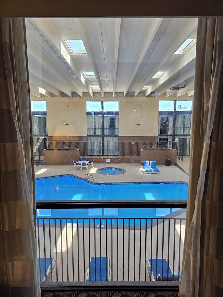 Clarion Inn & Suites Roswell photo 20