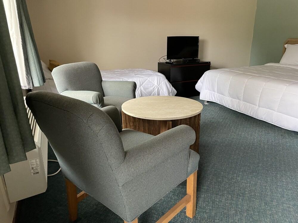 Gatehouse Motel photo 29