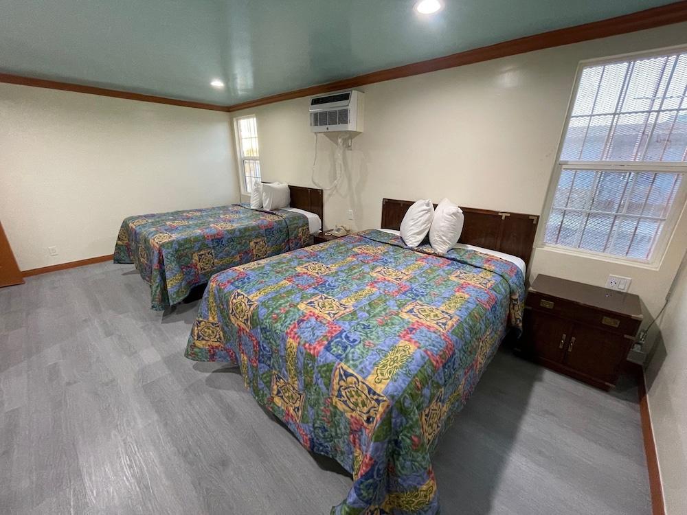 Hilltop Motor Inn photo 4